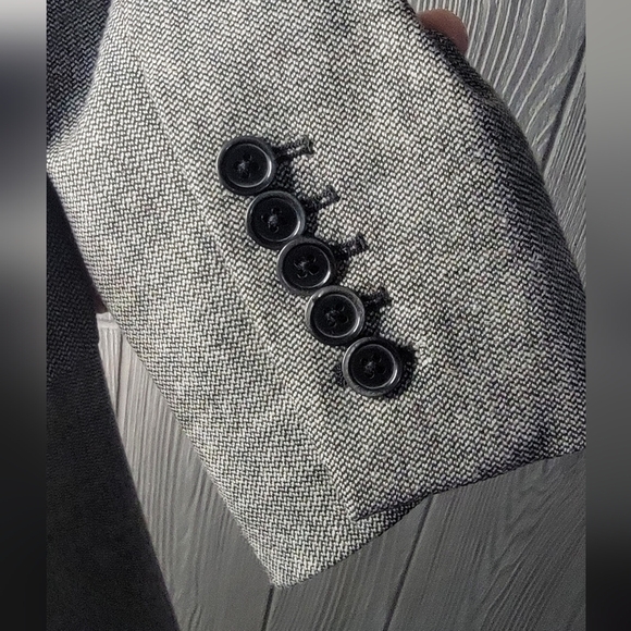 Chicos gray and white blazer size 2 wool,poly and spandez blend. - Picture 4 of 4